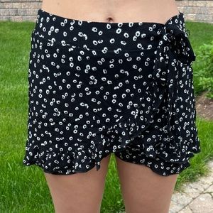 Von Maur black floral shorts